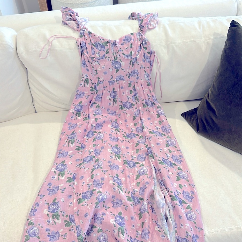 astr the label floral midi dress with flutter sleeves